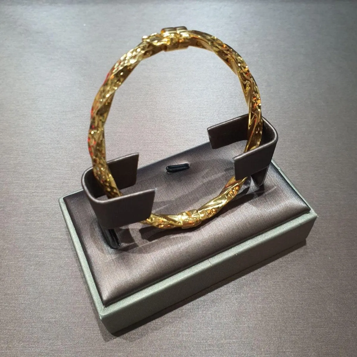 22k / 916 Gold Spiral Bangle Design by Best Gold Shop