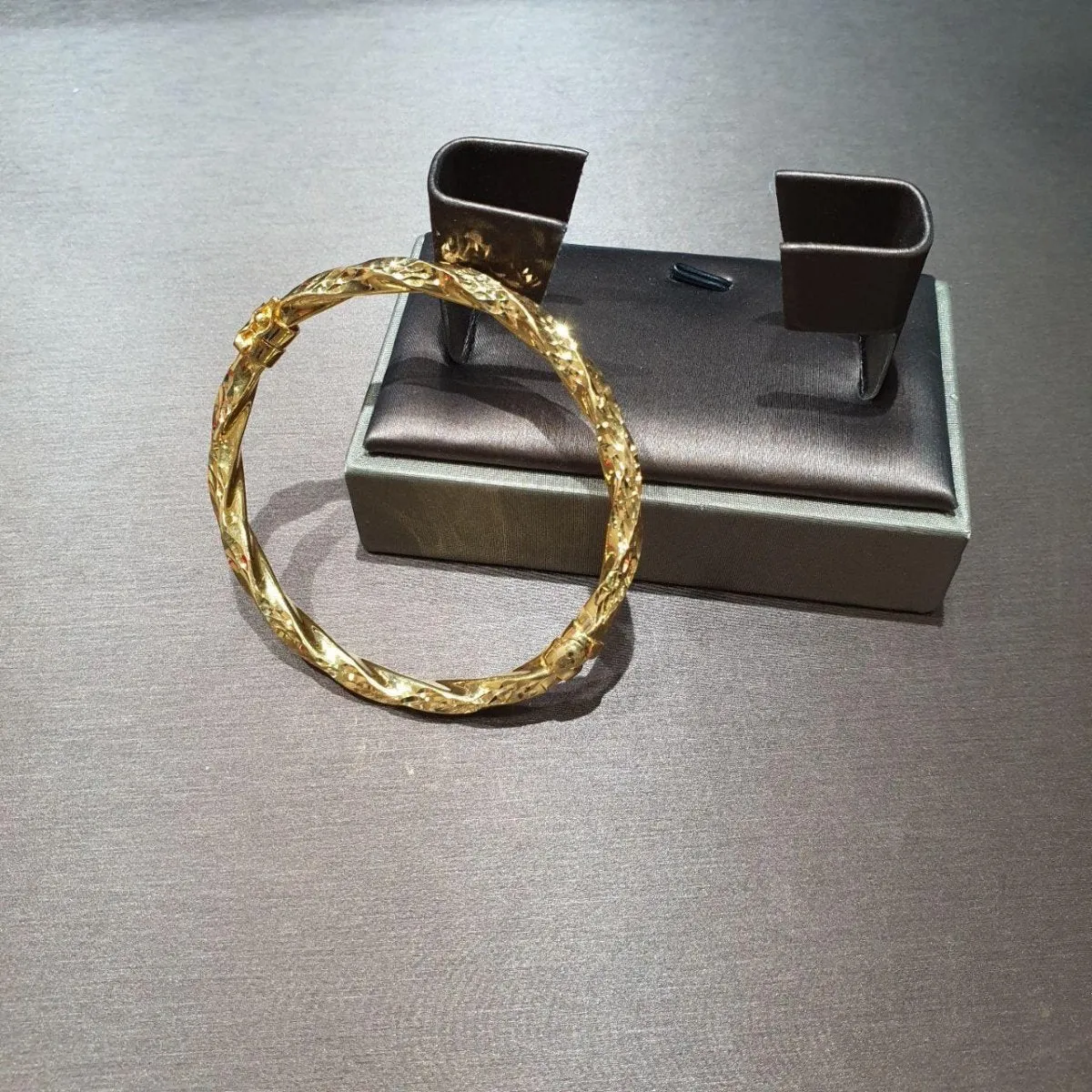 22k / 916 Gold Spiral Bangle Design by Best Gold Shop