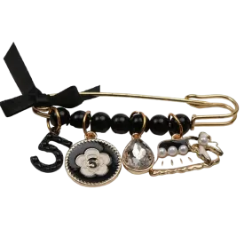 No.5 Black Charm Detail Brooch In Gift Box One Size