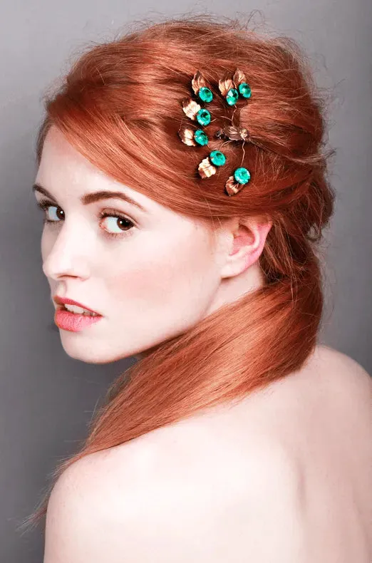 Vintage 1950s Green Glass Flower Brooch